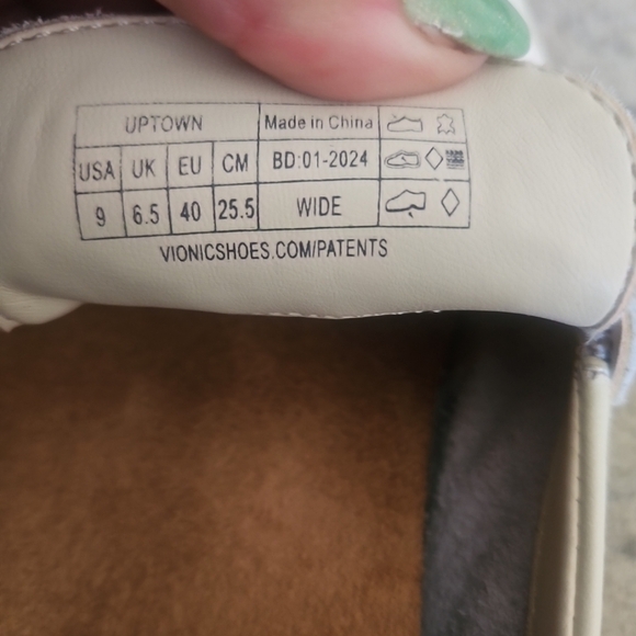 Vionic Womens Cream Leather Uptown Loafer 9 - Picture 10 of 11